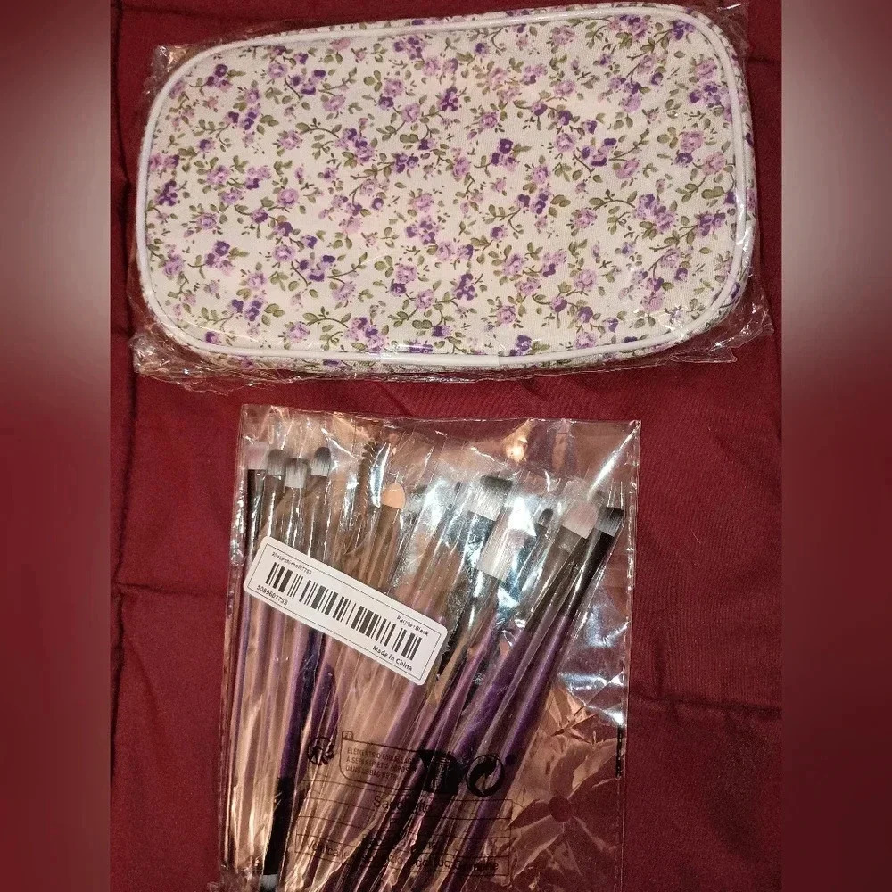 2/30$ Or 3/$35 NEW cosmetic floral case purple&black makeup brushes(#930)(N)